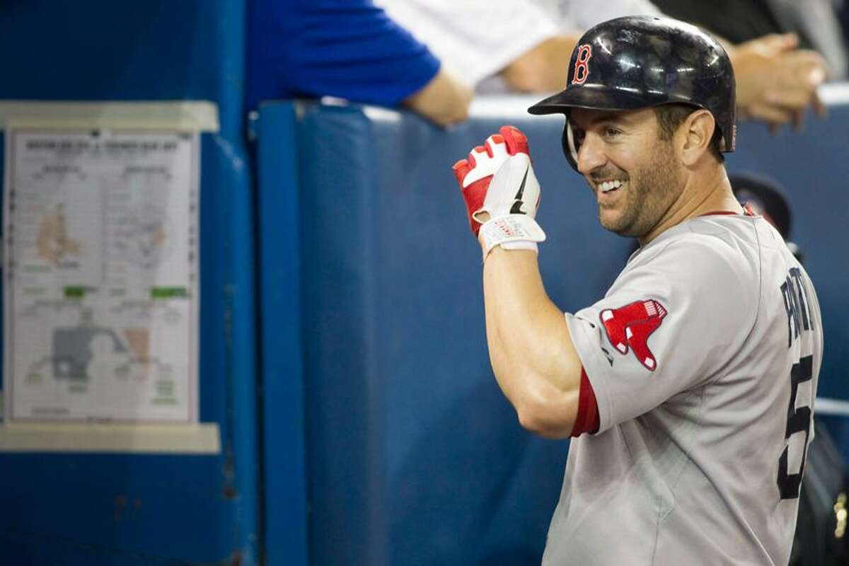 It's thumb's down for Red Sox' Kevin Youkilis