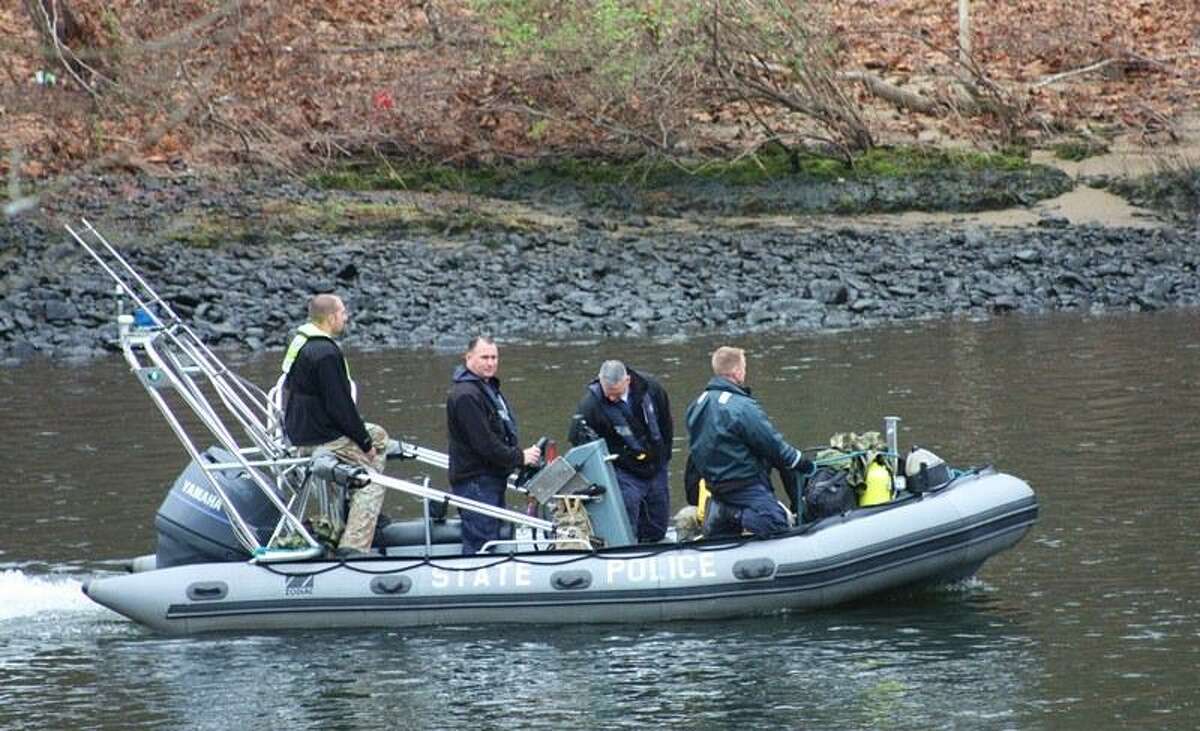 Rescuers search the Housatonic River Tuesday morning. Jean Falbo-Sosnovich/For the Register.