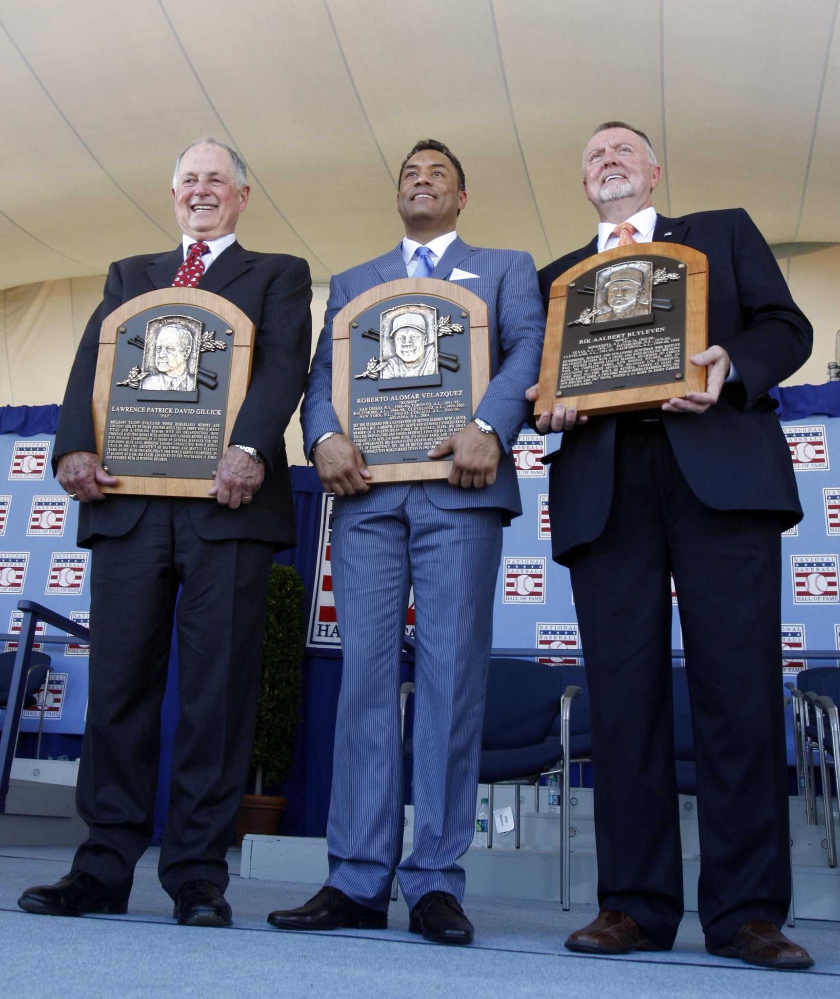 MLB fans travel far to see Alomar, Blyleven at Baseball Hall of Fame