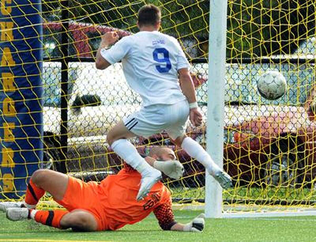 MEN'S SOCCER Lara's first career goals give SCSU win over UNH (videos)