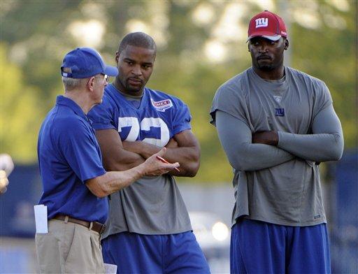 Giants' Osi Umenyiora starts holdout, is assessed a $30,000 fine 