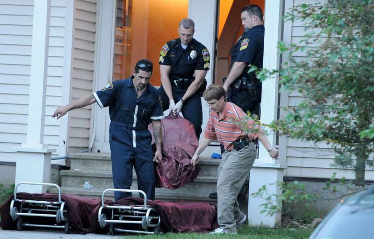 2 Dead In Apparent Murder-suicide In Wallingford (video)