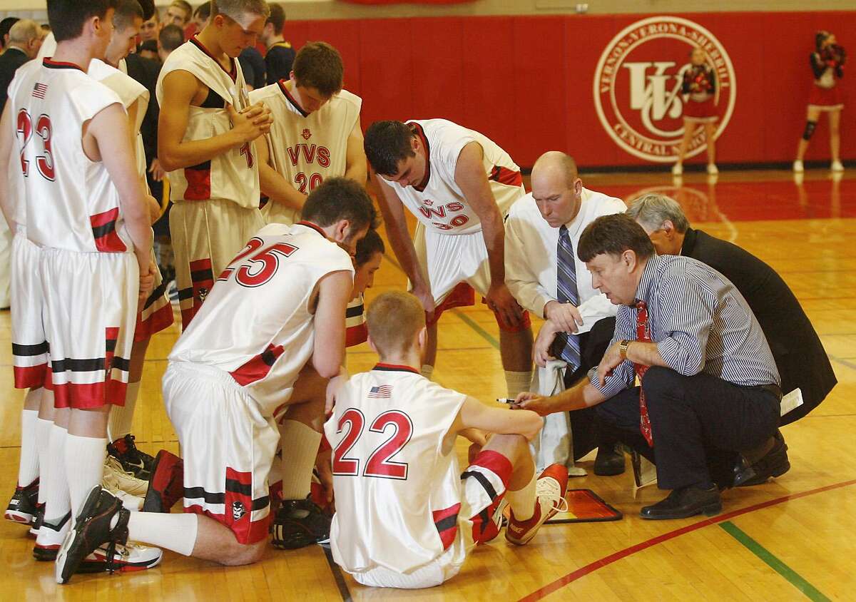 VVS Hall of Fame basketball coach Al Knapp steps down