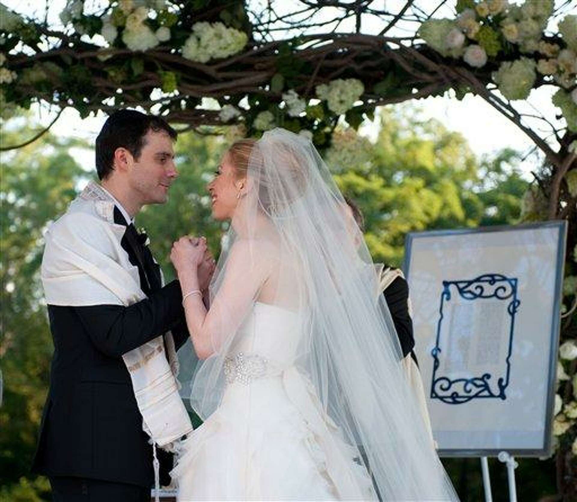 Yale Rabbi officiates at Chelsea Clinton's wedding (photos), image size:1920x1673
