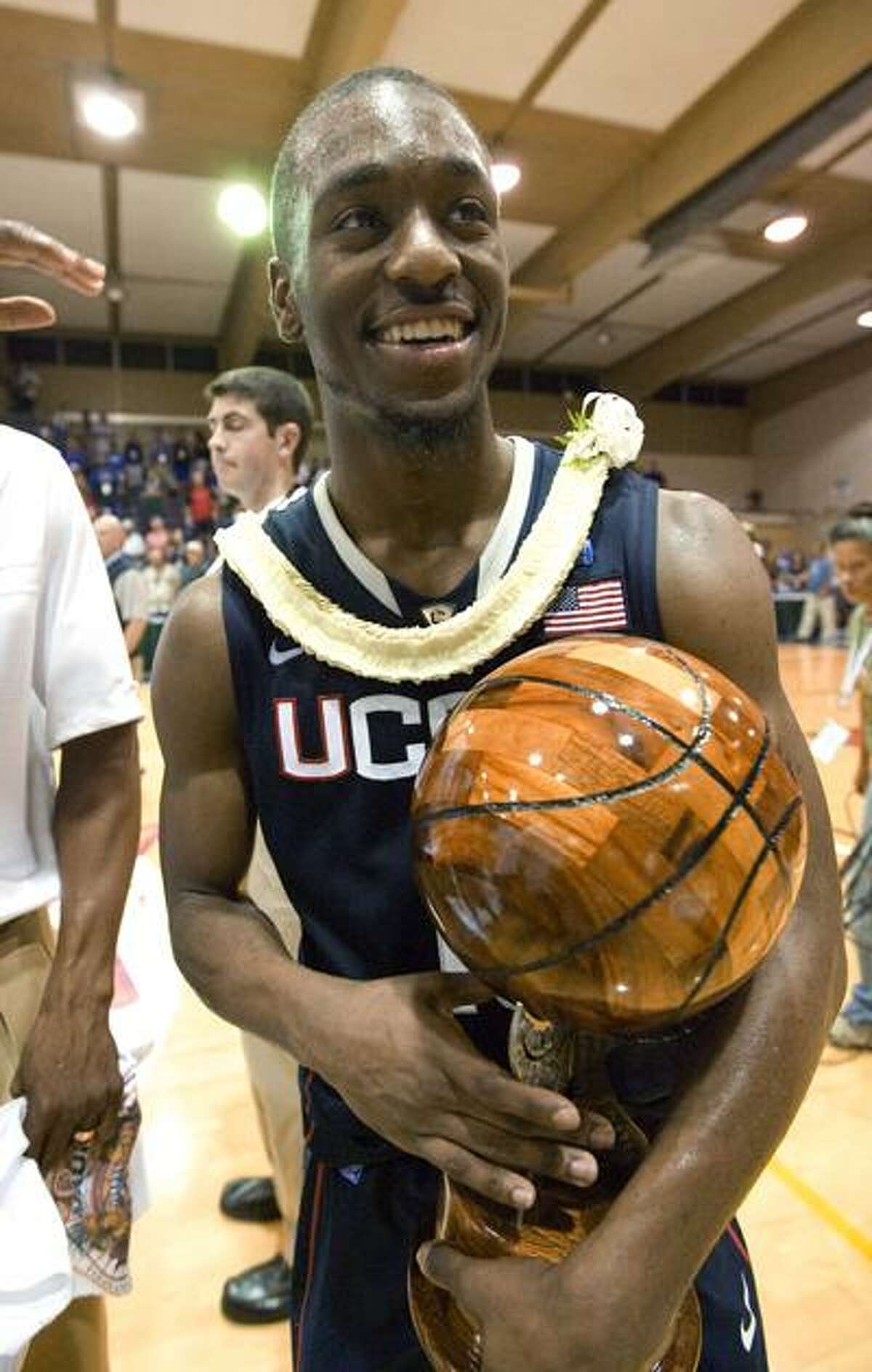 UConn men's basketball standout Kemba Walker signs with AS Monaco