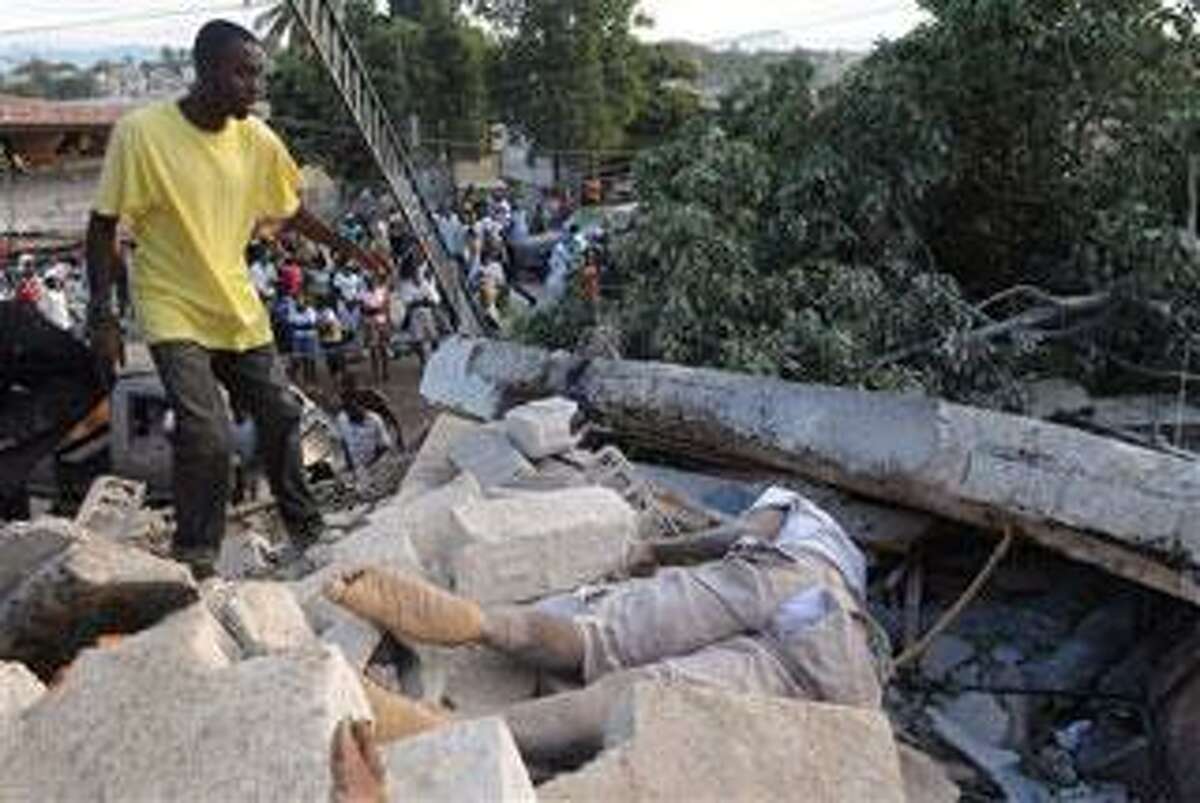 Thousands feared dead in Haiti quake; many trapped (with video)