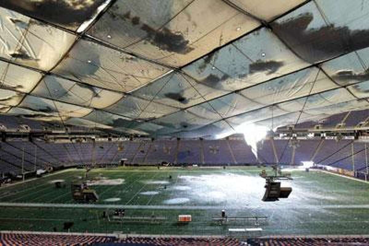 Metrodome's Inflatable Roof Collapses, Moves Game to Detroit