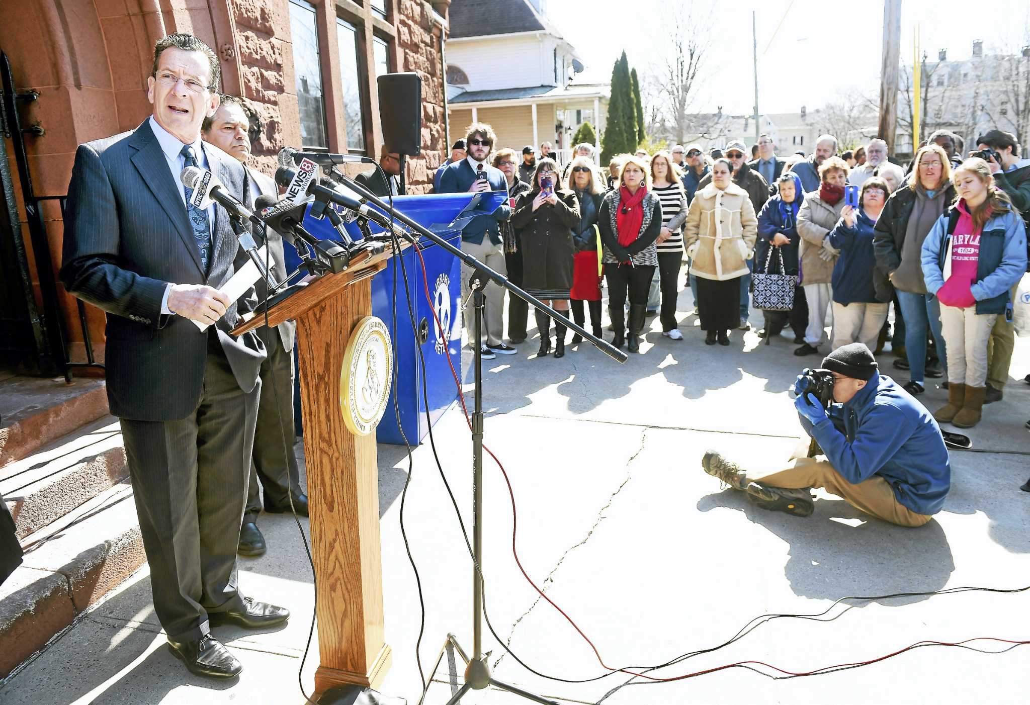 In visit to Ansonia, Malloy lauds his budget as working to equalize