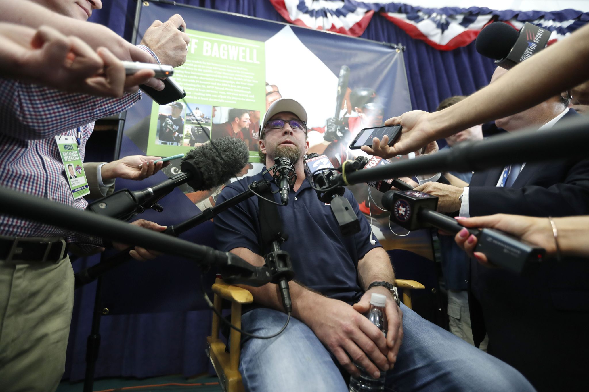 Generations of Astros fans follow Jeff Bagwell to Cooperstown