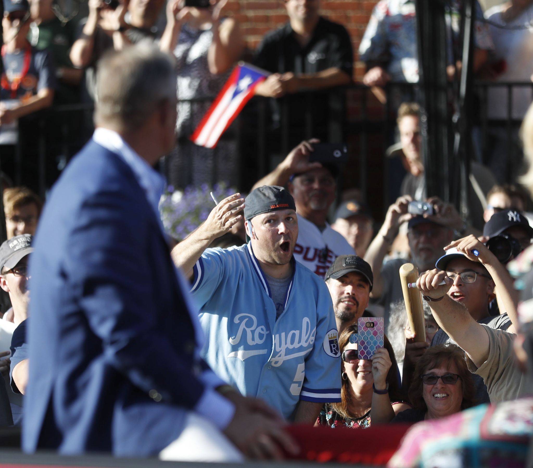 HOUSTON, TX - AUGUST 12: Hall of Famer Jeff Bagwell poses with legendary  sportscaster Bill Brown during his induction into the Astros Hall of Fame  before the baseball game between the Los