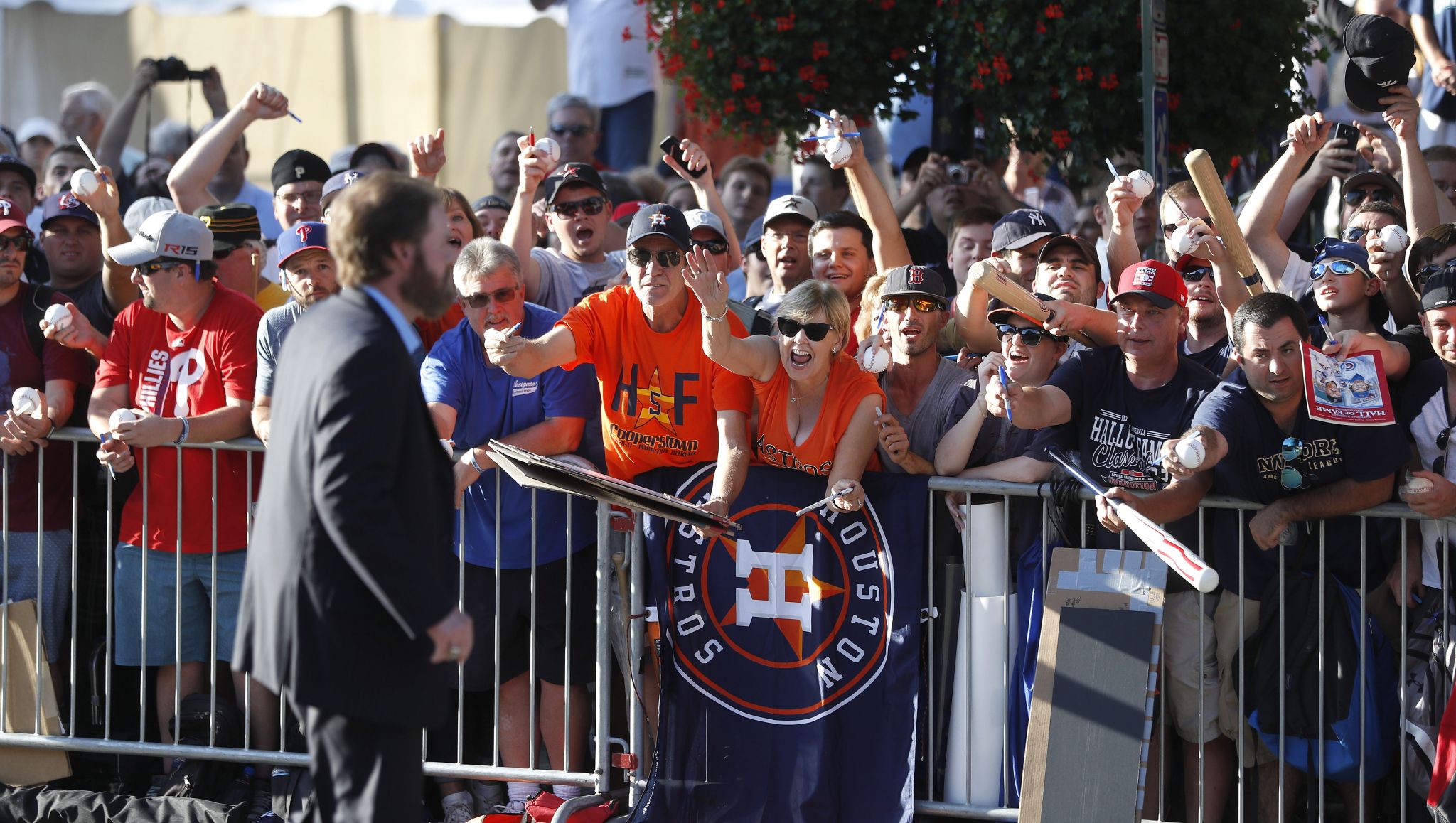 HOUSTON, TX - AUGUST 12: Hall of Famer Jeff Bagwell poses with legendary  sportscaster Bill Brown during his induction into the Astros Hall of Fame  before the baseball game between the Los