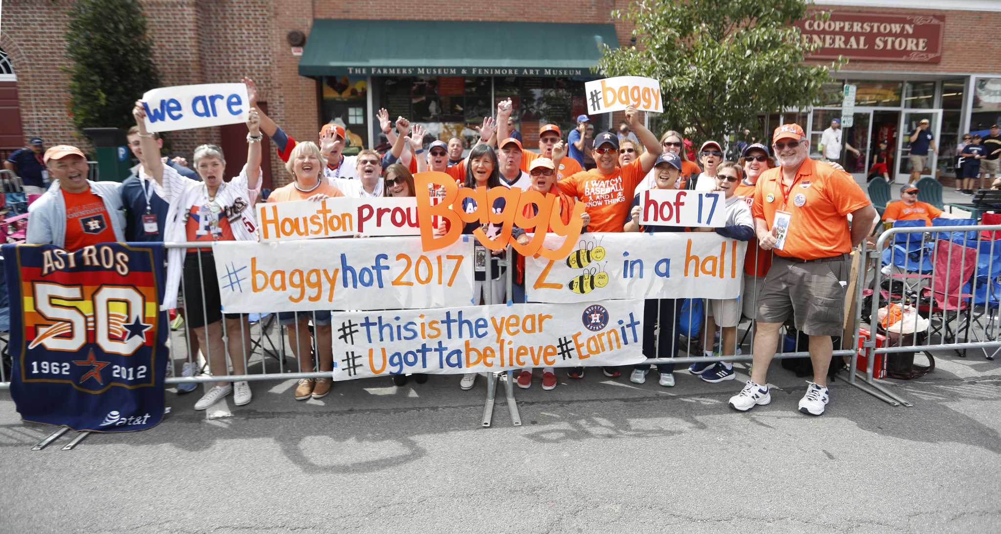 Generations of Astros fans follow Jeff Bagwell to Cooperstown