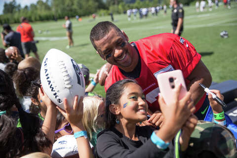 russell wilson red practice jersey