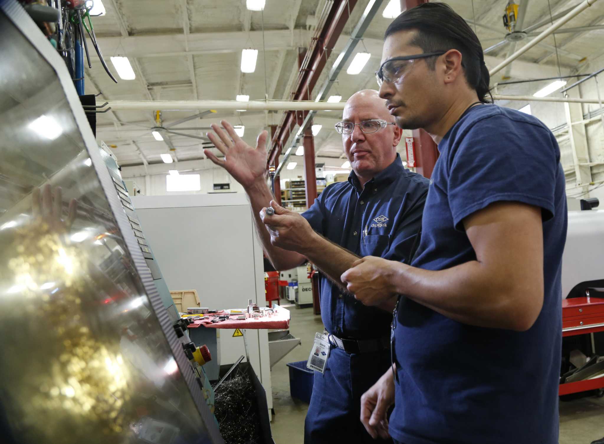 Dallas Fed survey shows Texas manufacturing continues to expand