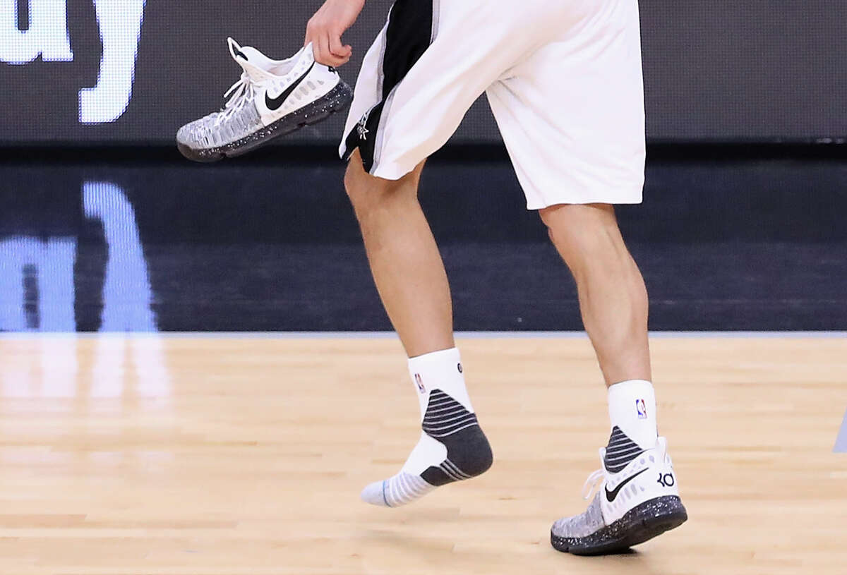 rudy gay shoes spurs