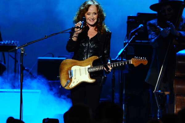 Bonnie Raitt Draws From A Lifetime Of Music Houstonchronicle Com