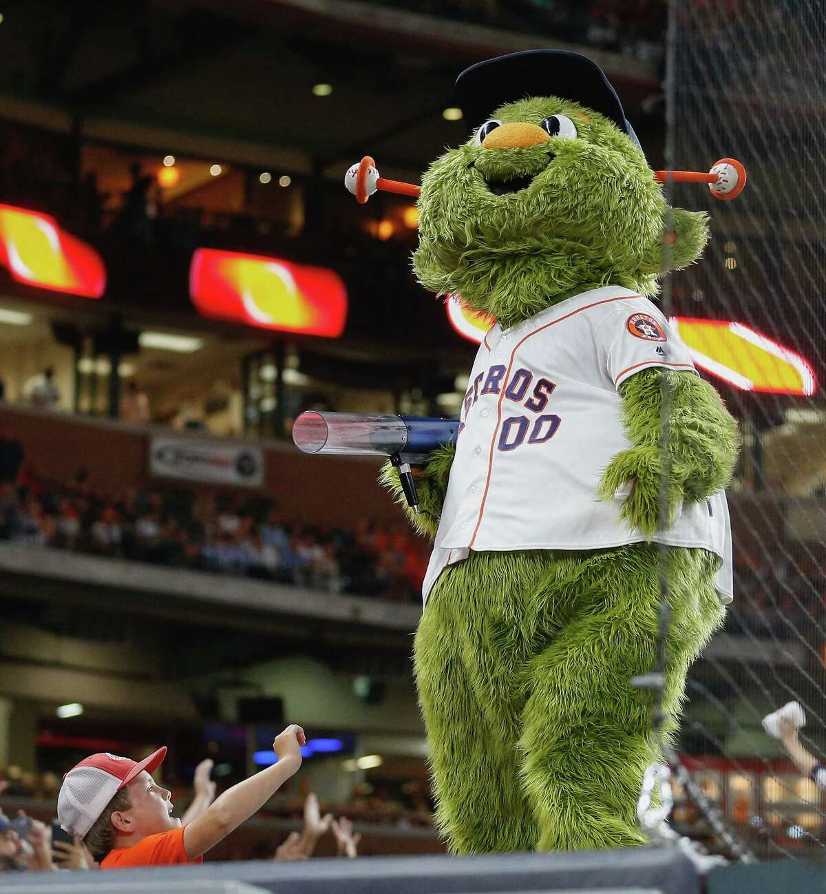 Astros mascot Orbit faced a hilarious awkward moment after Kate Upton's fiance became part of the Astros due to a high-profile trade. >> See 25 reasons to love Kate Upton.