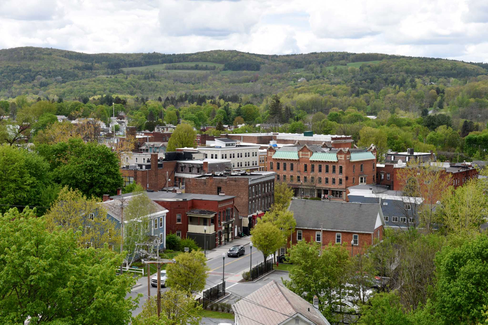 Hoosick Falls factory to close, cut 20 jobs