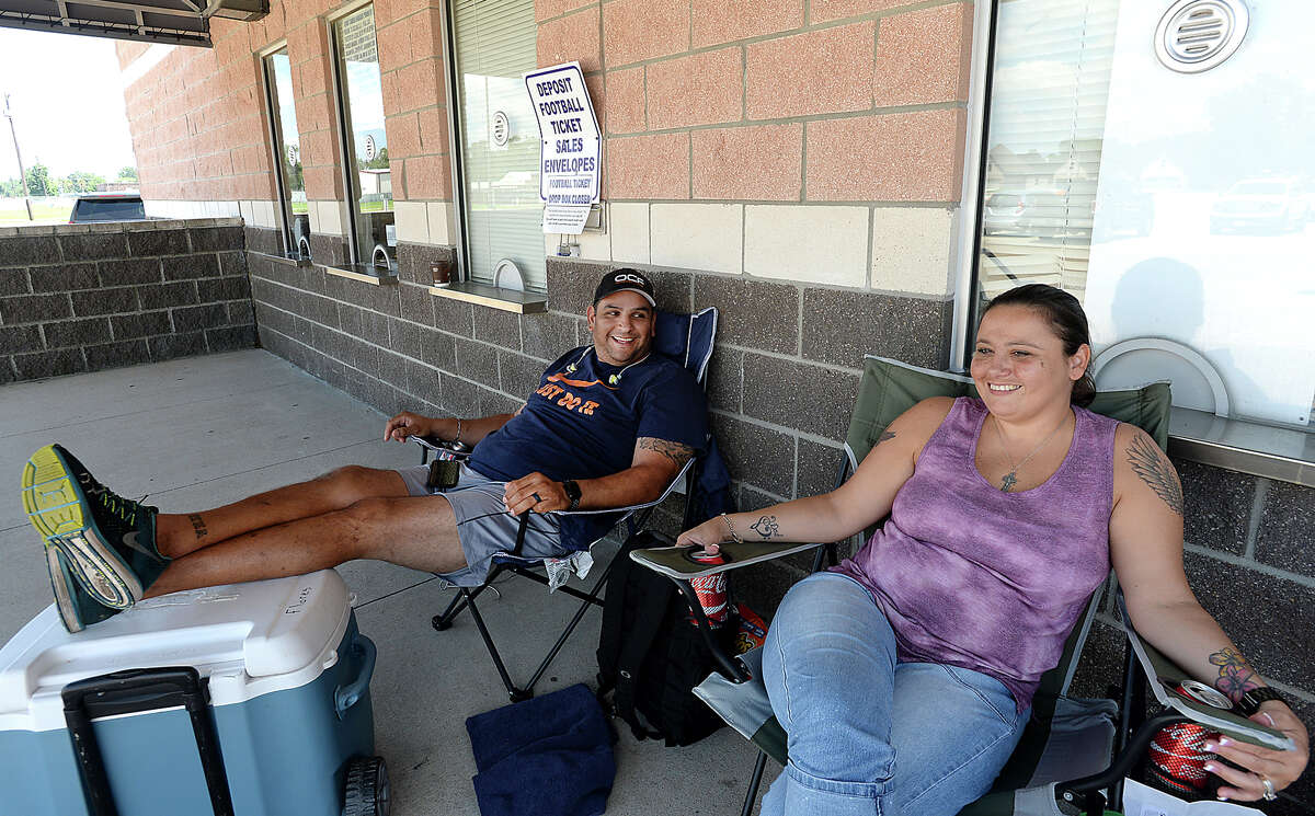 PN-G football fans show devotion with overnight wait for tickets