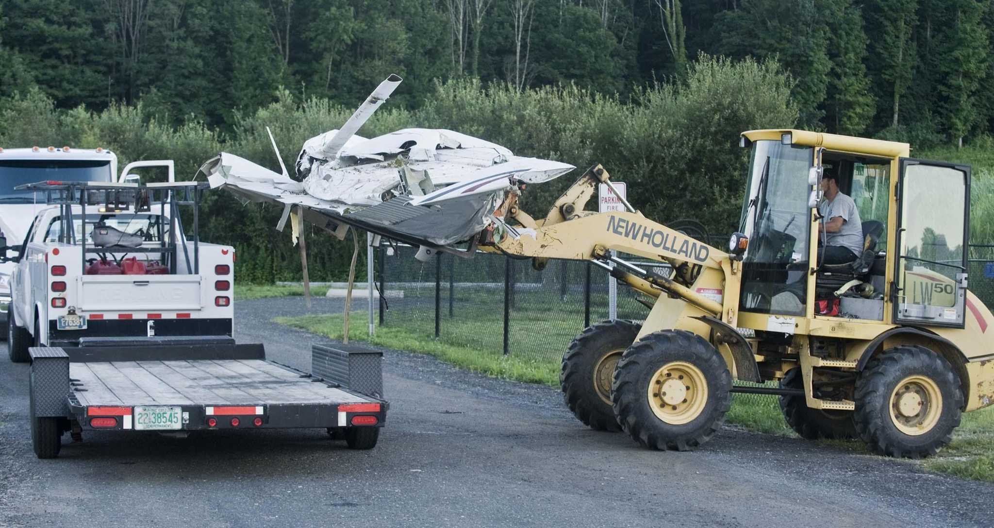 danbury-plane-crash-2-injured-when-plane-crashes-into-yard-danbury