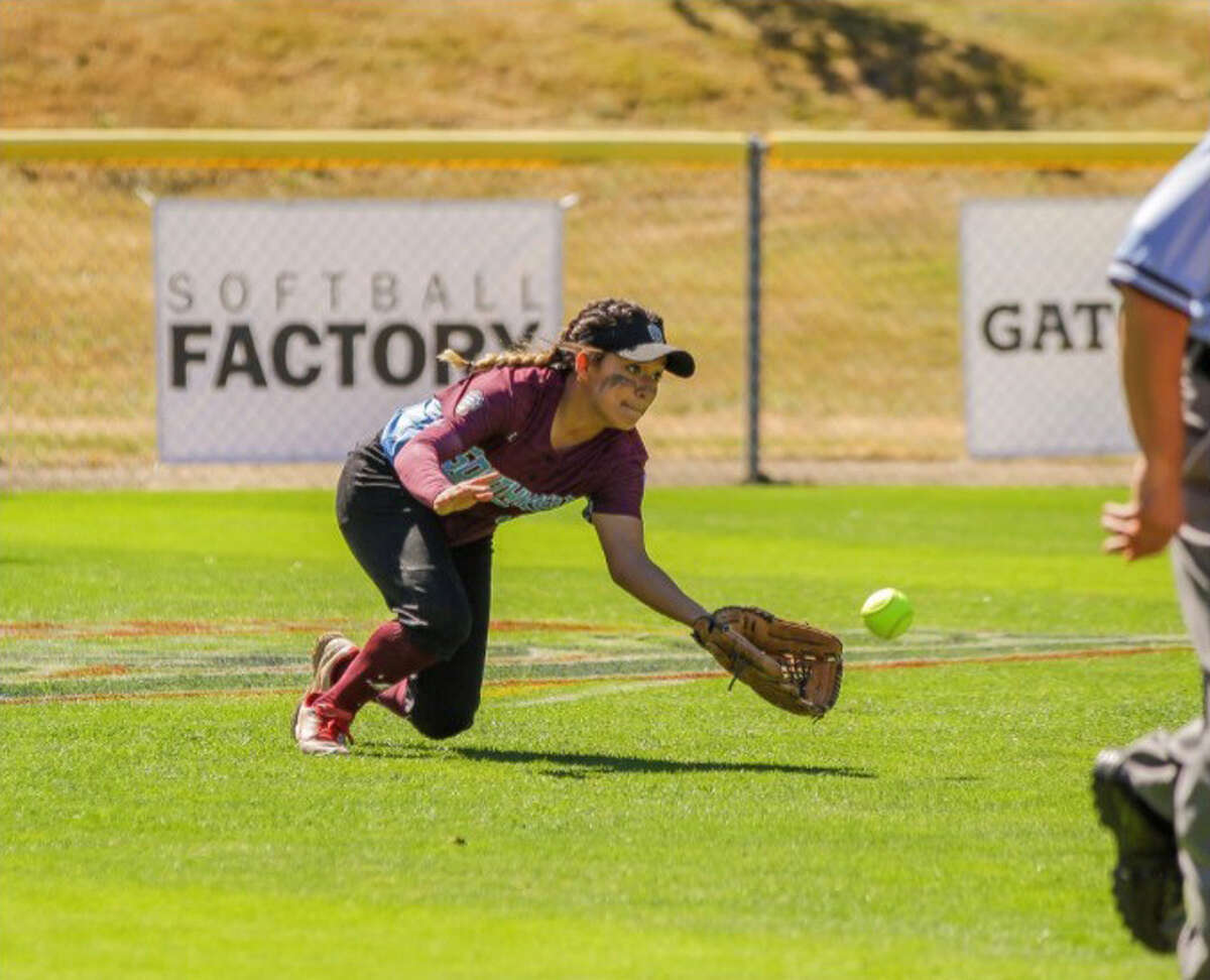 After 100 win, Greater Helotes move on in Junior League Softball World Series