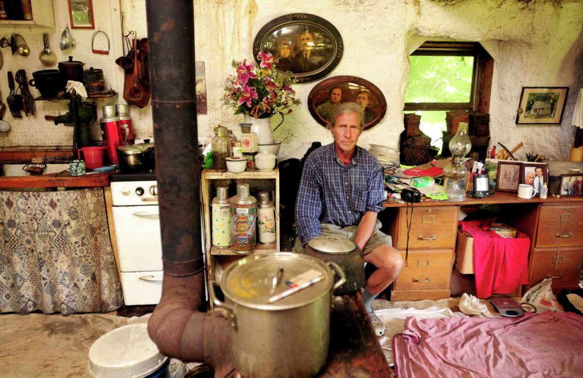 PHOTOS Living Of The Grid in a Hay House