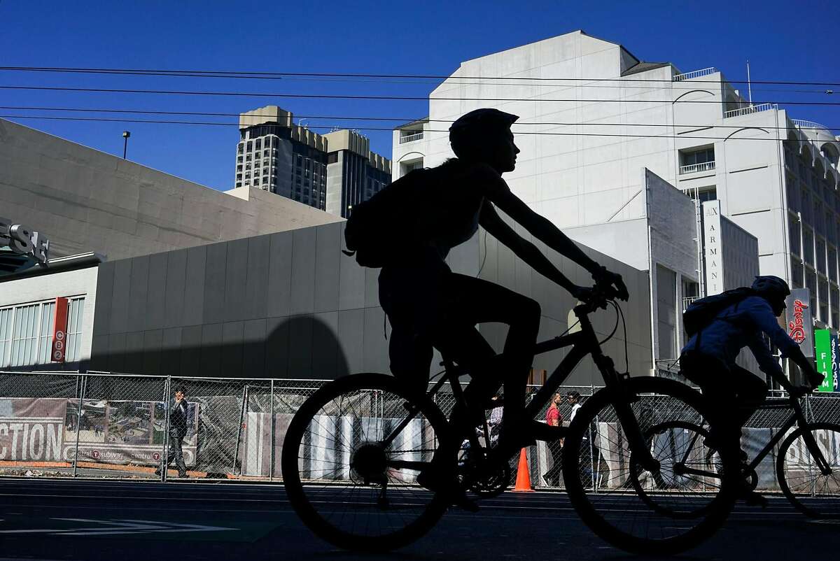 Cyclist make their way down Market Street in San Francisco, Calif. on Friday, Sept. 25, 2015. Mayor Ed Lee said he will veto legislation that would require police to make cyclists who don't stop at stop signs a low priority.