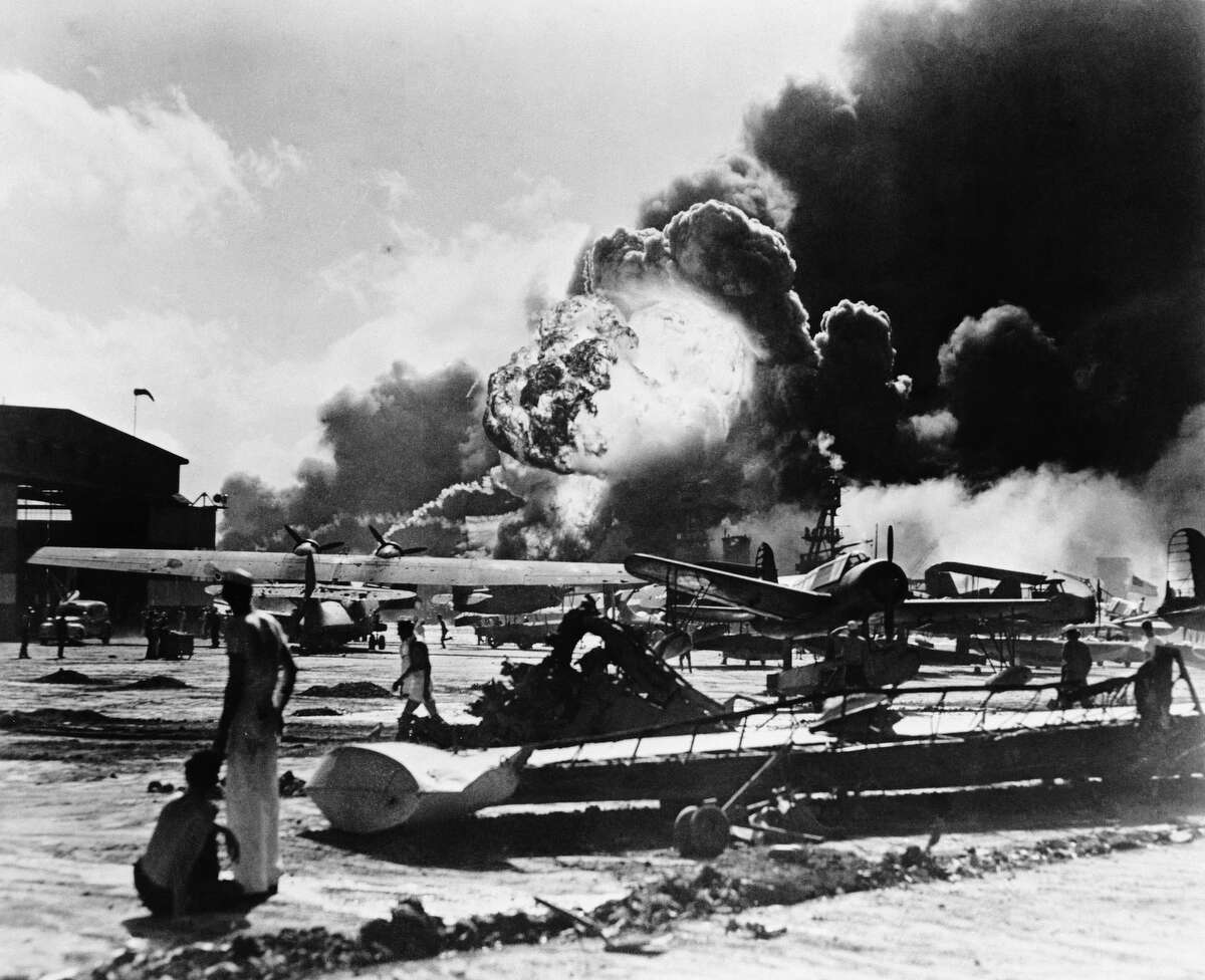 Photos 76 years ago today, Pearl Harbor was bombed