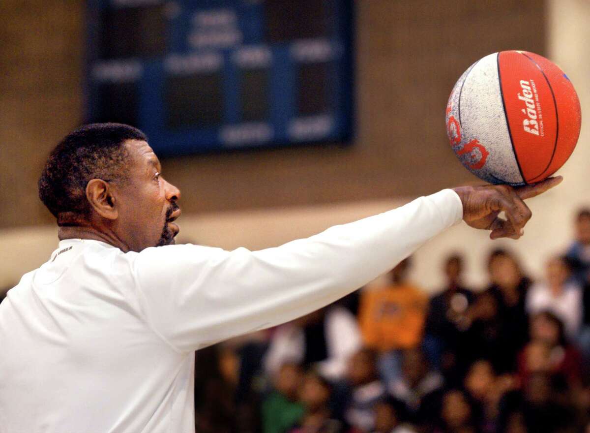(ms011008)-Former Harlem Globetrotter, Gator Rivers, makes a point about the importance of balance at the Walter Camp's 13th Annual Stay in School Rally. The rally was held at East Haven High School. Melanie Stengel/Register