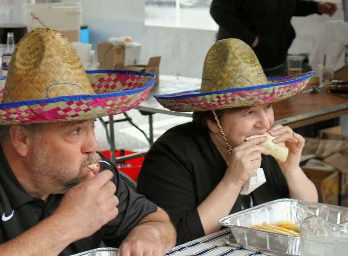 Reigning 'Taco King' keeps his crown at Seymour taco-eating contest ...