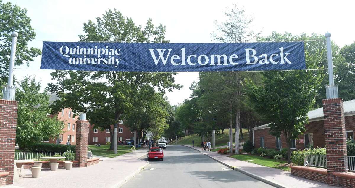 Photos, Freshmen Move into Dorms at Quinnipiac University