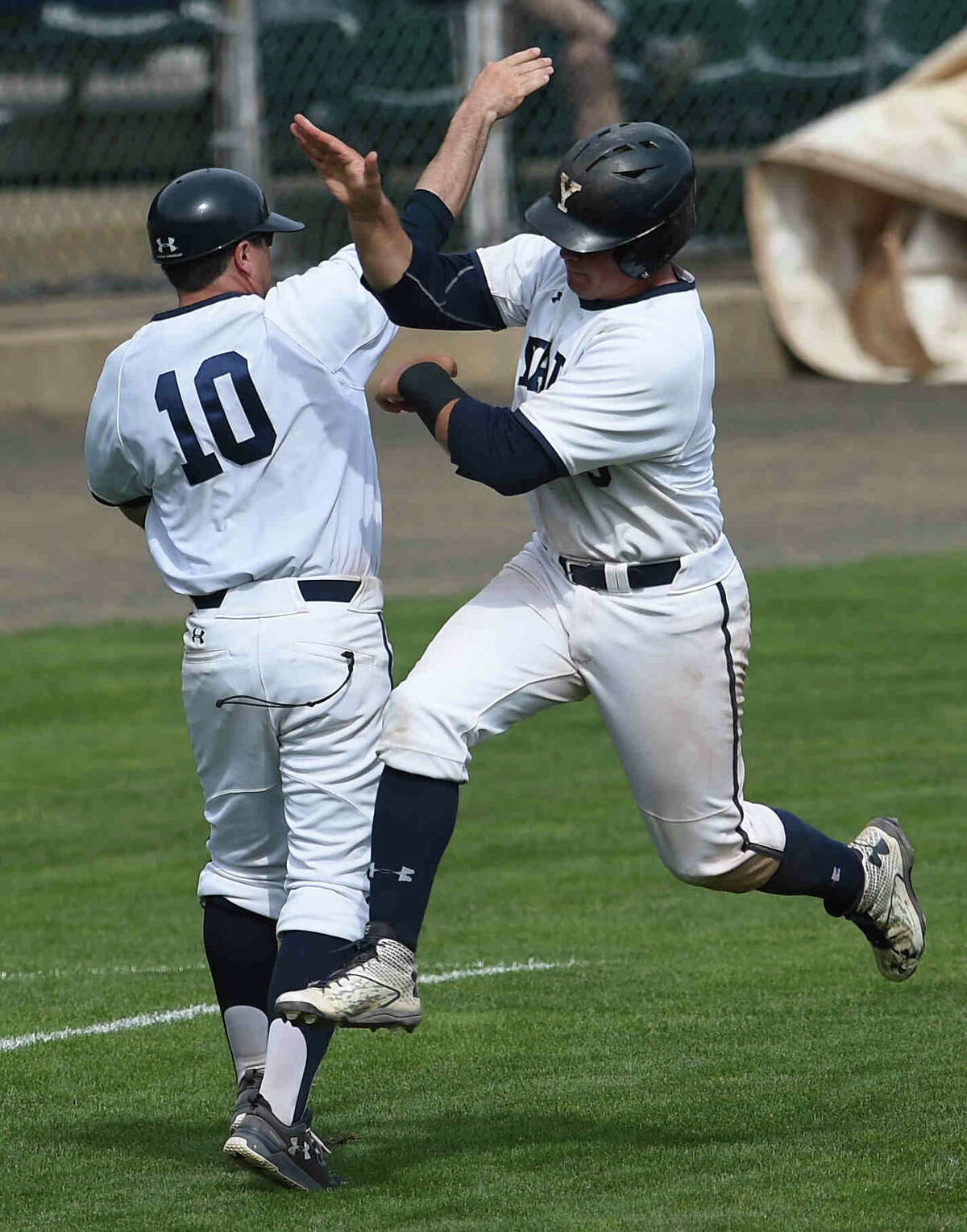 Yale baseball team wins Ivy League title, earns NCAA tournament bid