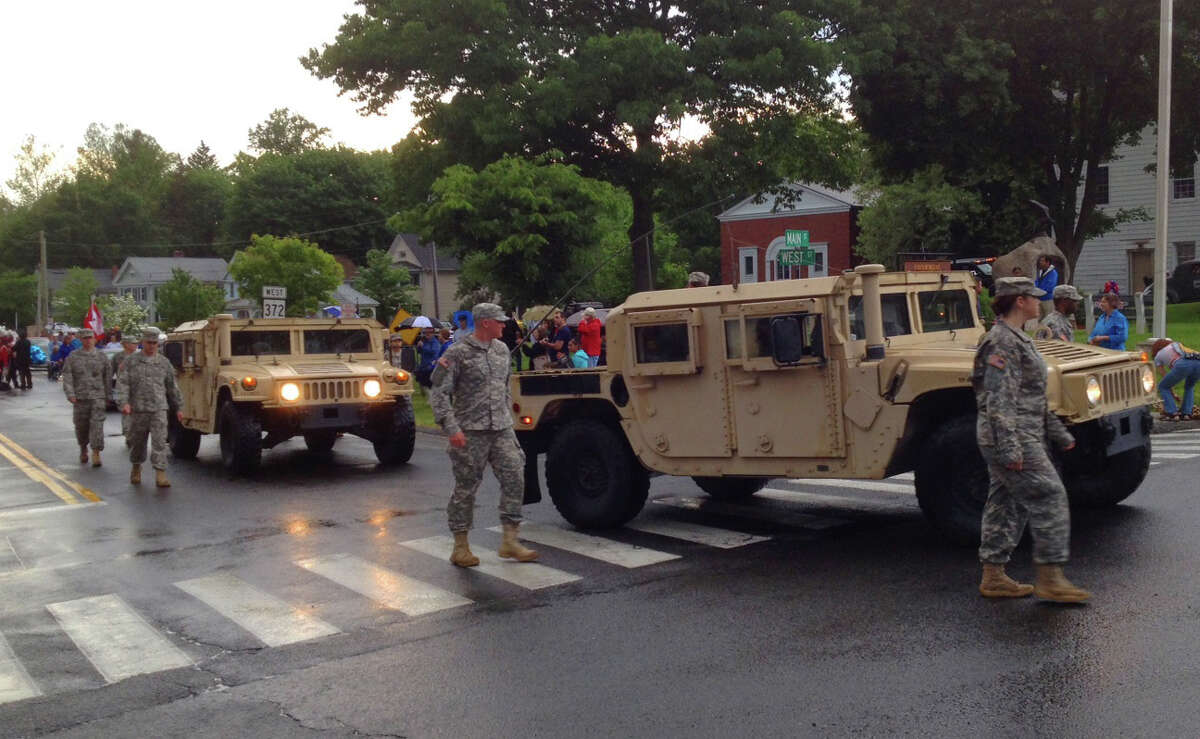 Cromwell’s Memorial Day parade a traditional, touching tribute