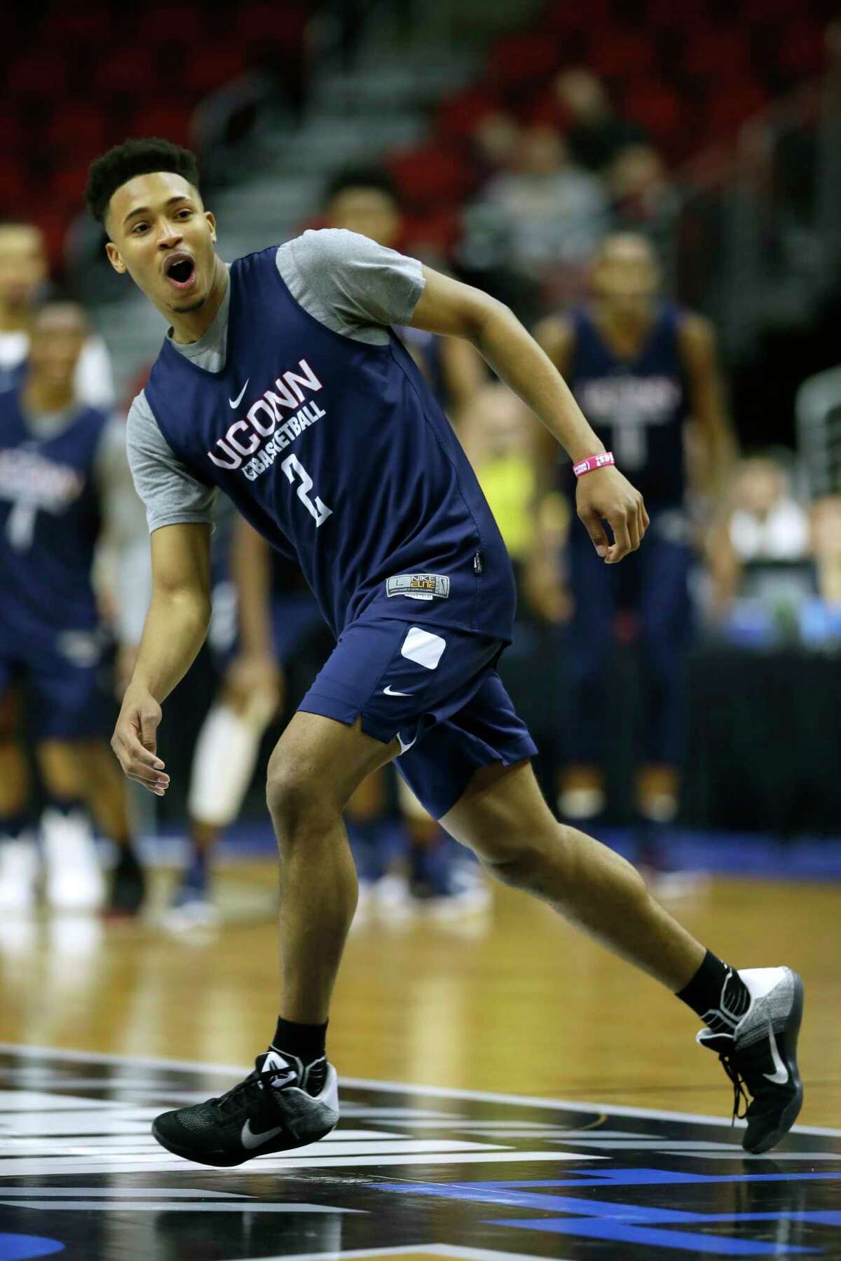 PHOTOS UConn Men's Basketball practice in Des Moines, Iowa