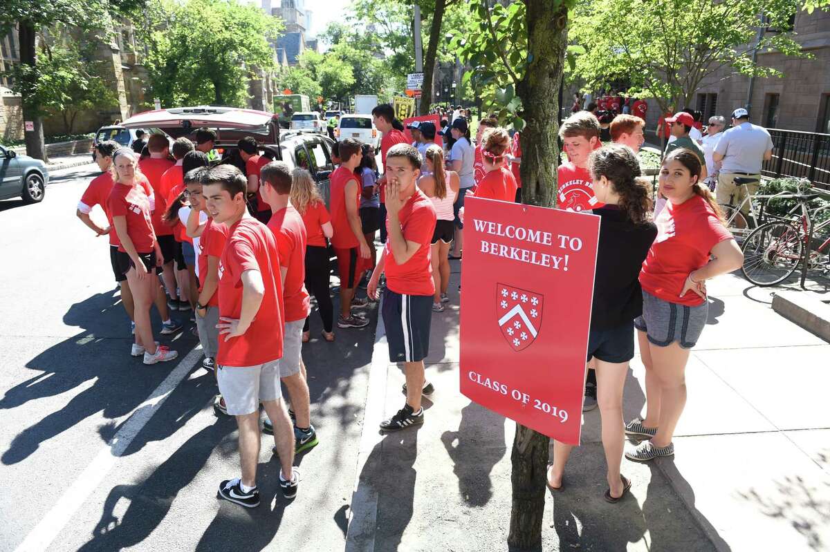 Photos of Yale Freshmen Move In Day
