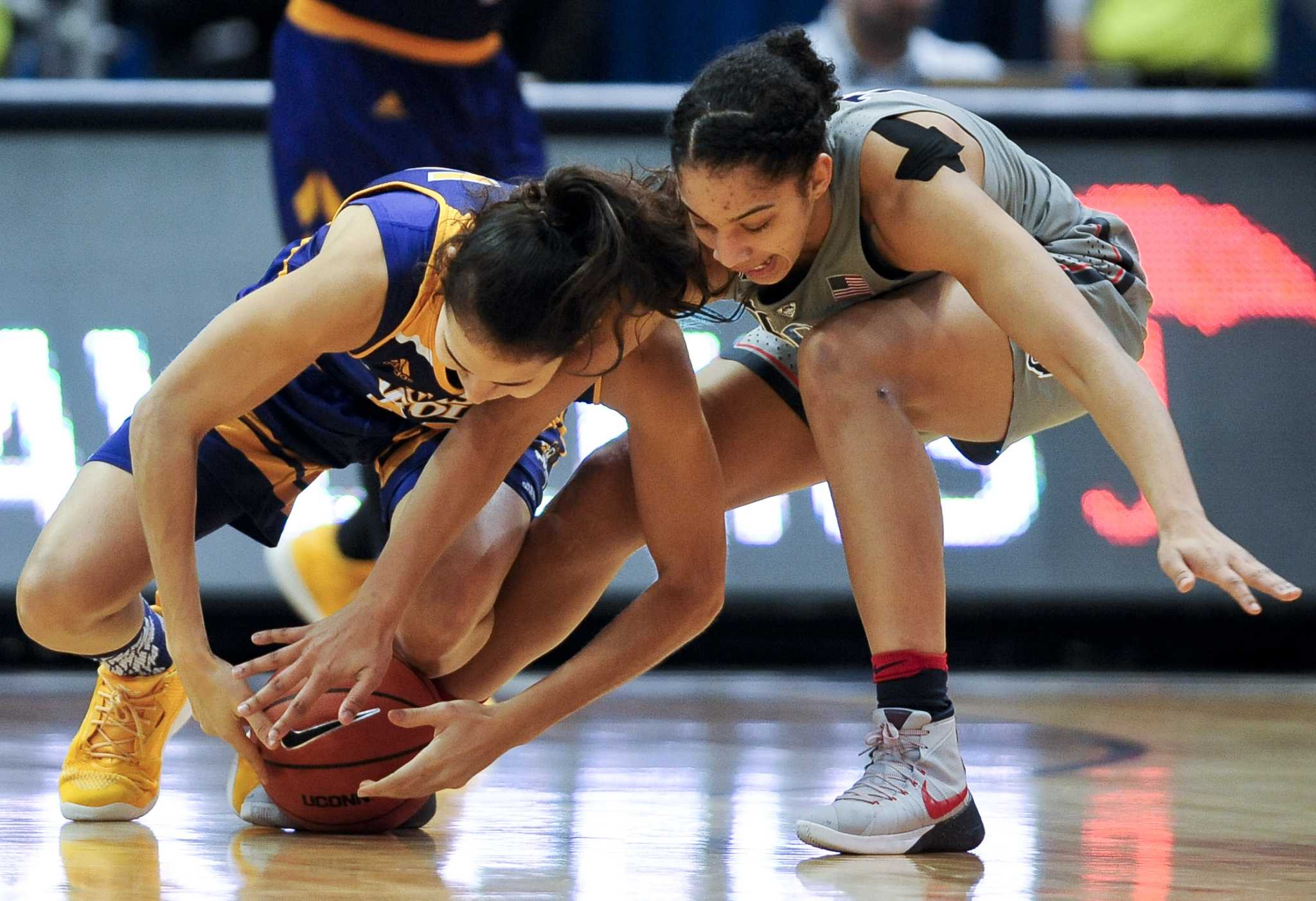 UConn Womens Basketball Team Beats East Carolina Wins Th Straight