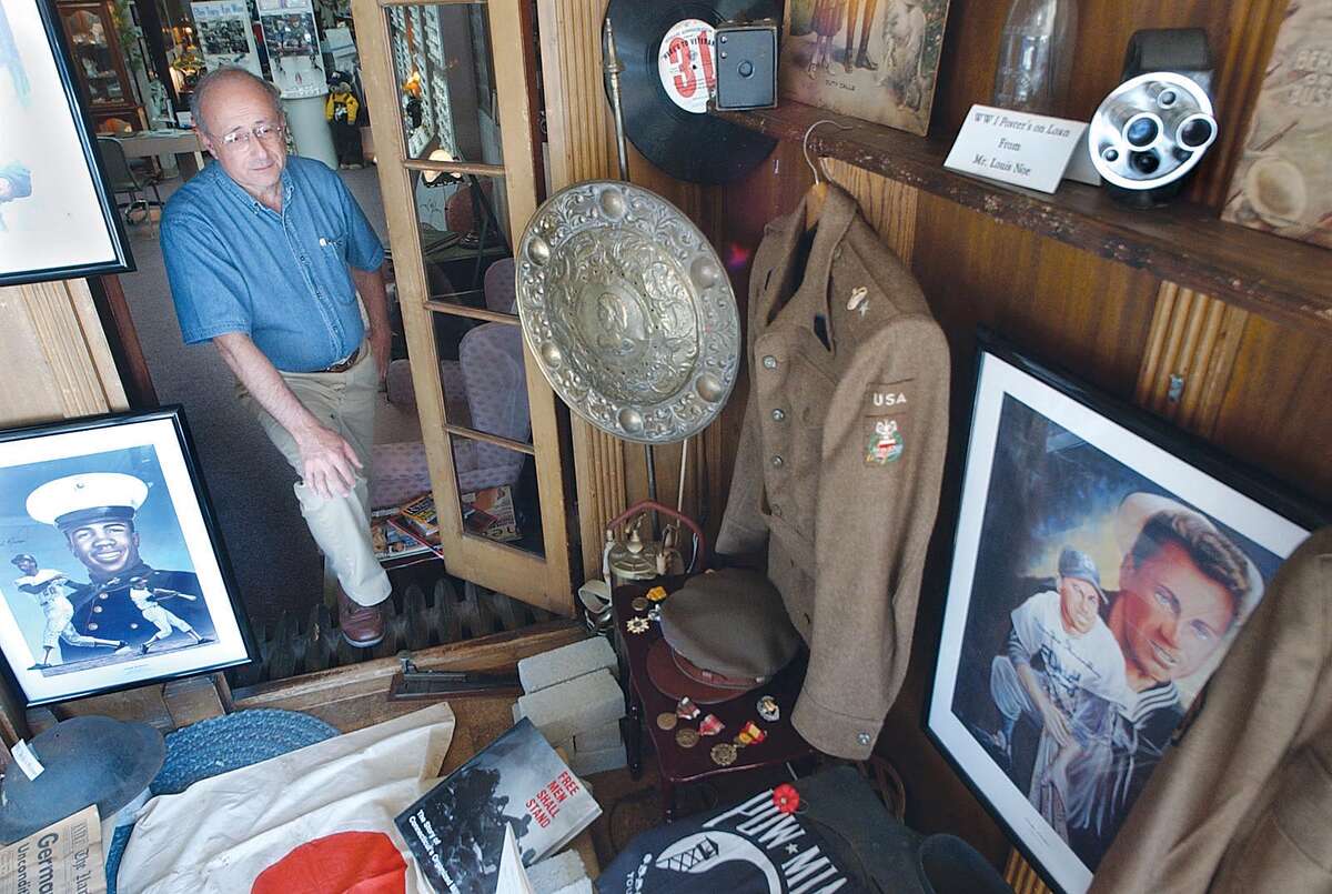 PRESS ARCHIVES: Photos from The Middletown Press, August 2003