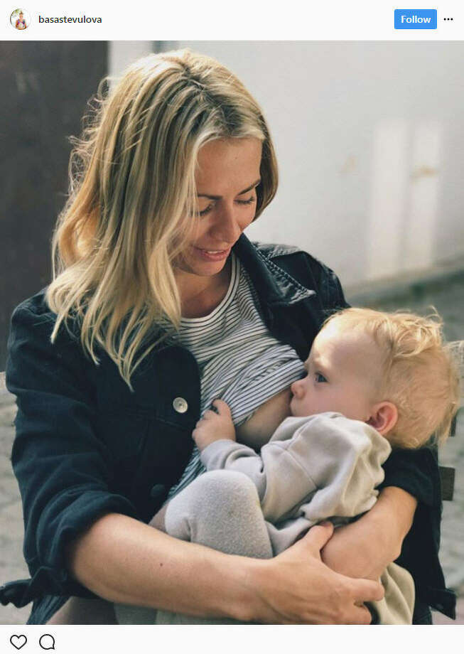 YouTuber, mother under fire for posting video of herself breastfeeding