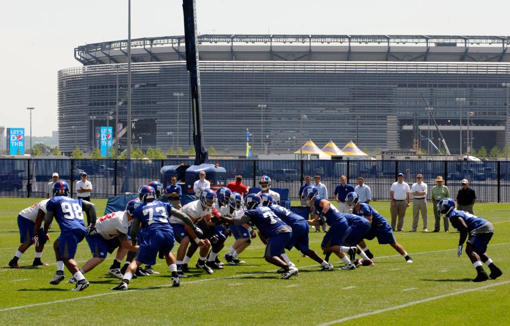7K see Giants practice at New Meadowlands Stadium
