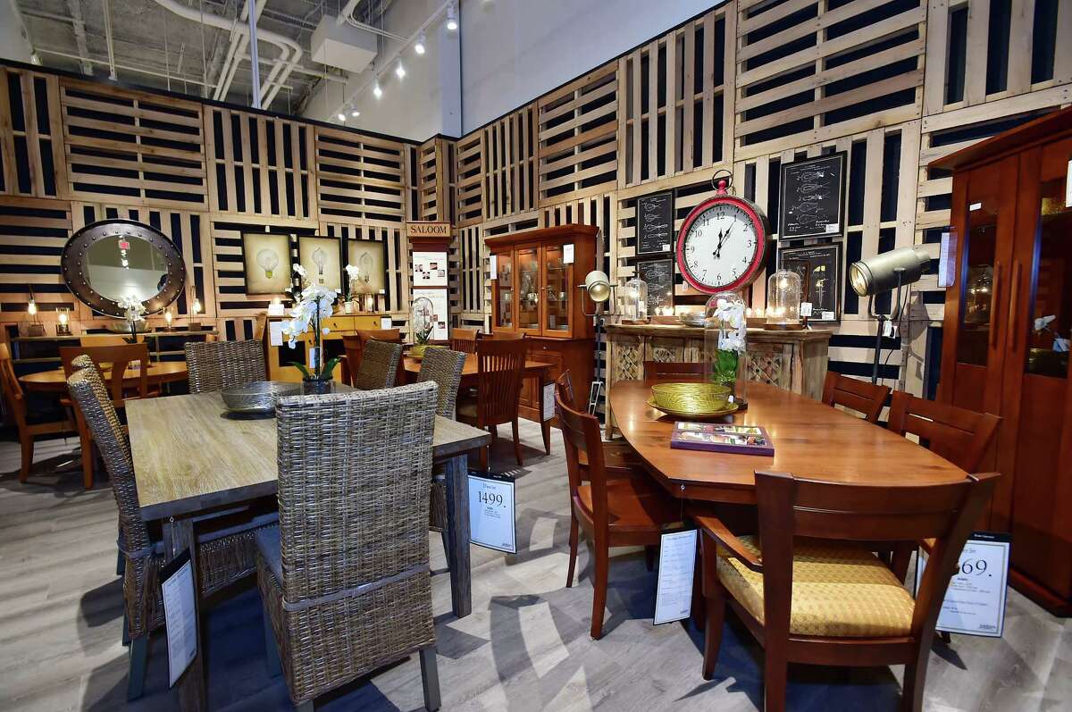 Jordan’s Furniture brings Buffett, ziplines and hooplah to New Haven