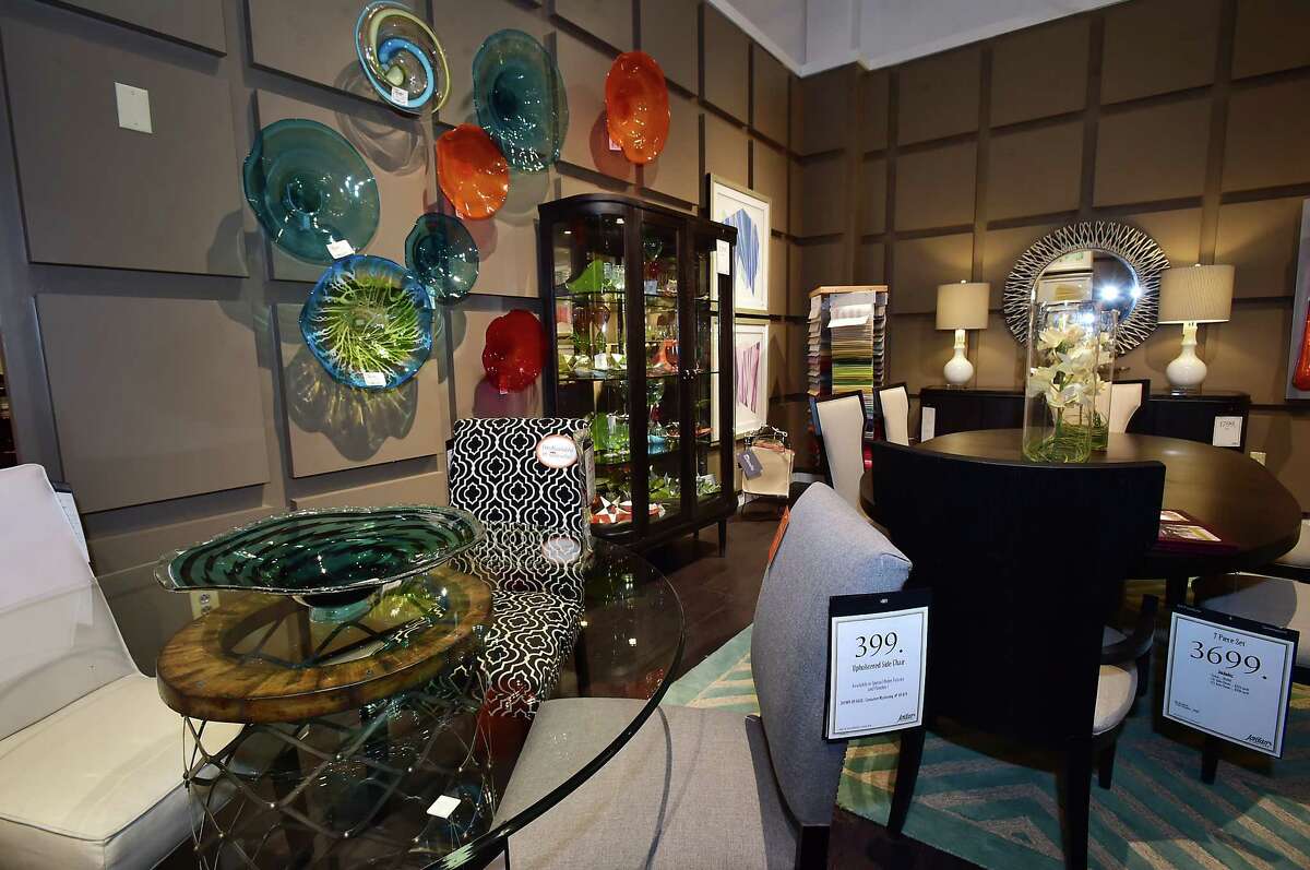 Jordan’s Furniture brings Buffett, ziplines and hooplah to New Haven