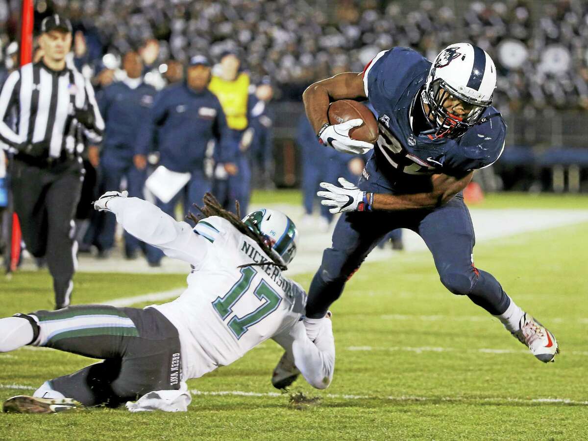 UConn running back Arkeel Newsome (22) breaks a tackle-attempt.