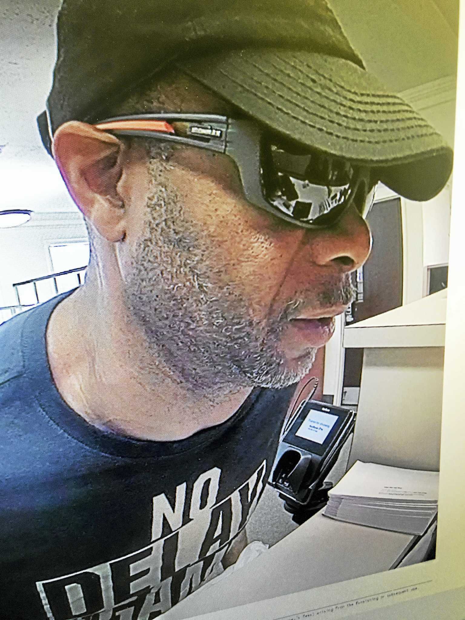 East Haven police look for suspect in attempted bank robbery