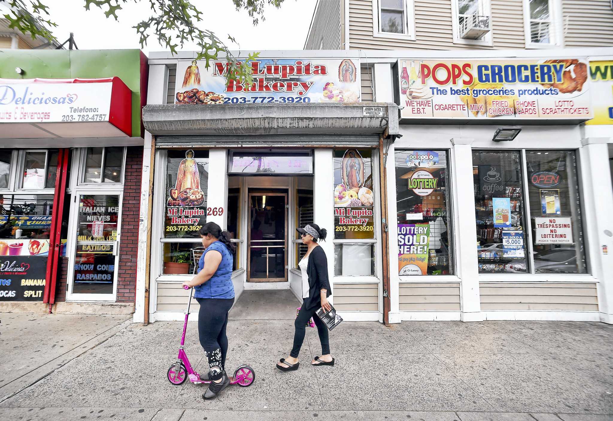 New Haven’s Fair Haven residents support immigrant who took sanctuary