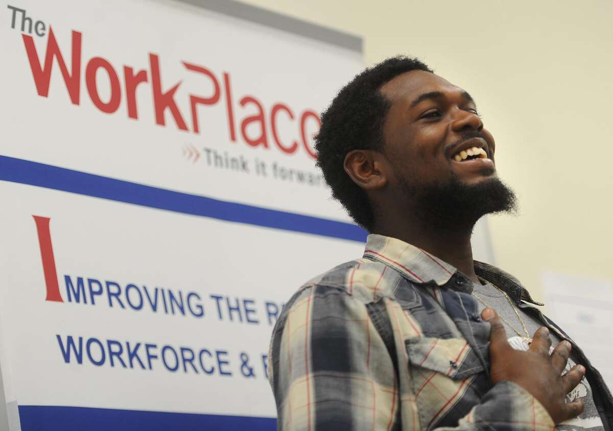 Himes backs YouthBuild Bridgeport program