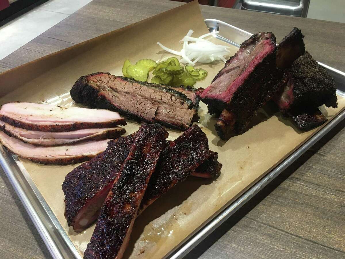 An HEB drivethrough with BBQ and breakfast tacos
