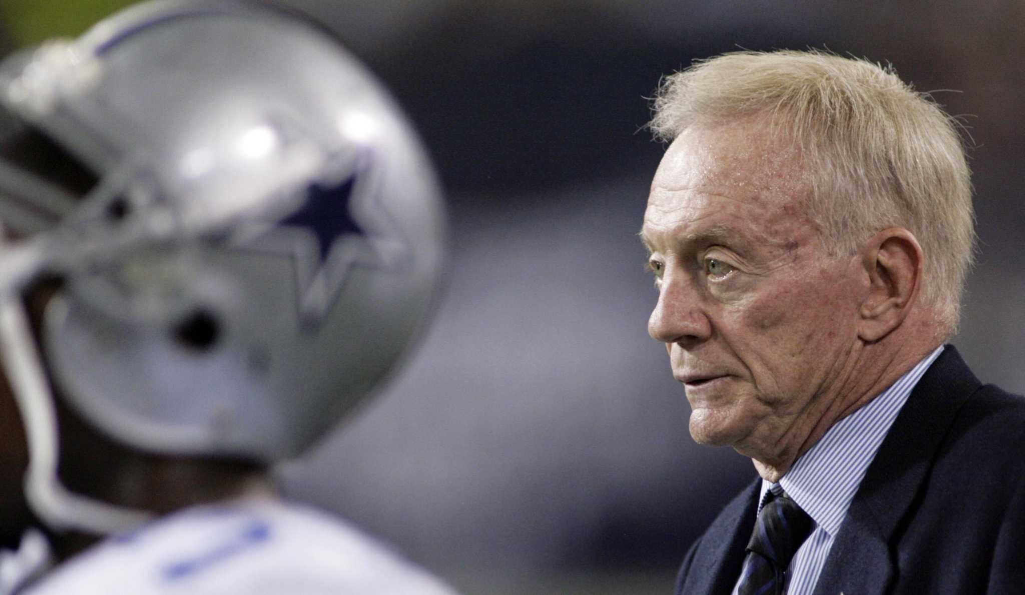 Tomlinson, Jerry Jones lead 2017 Pro Football Hall of Fame class