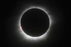 Total solar eclipse to create narrow dark path across U.S.