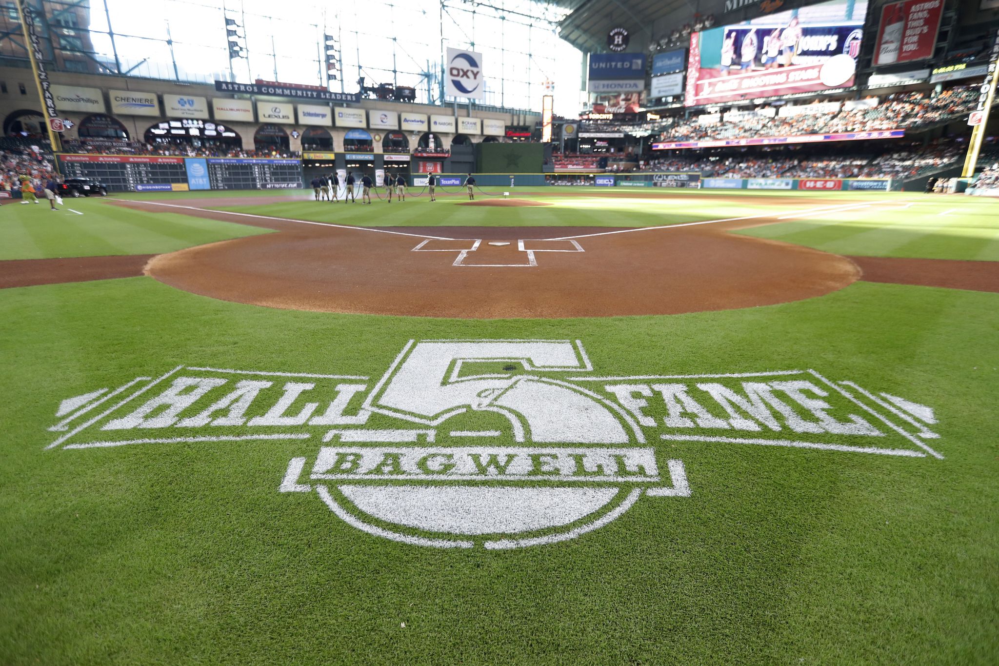 Jeff Bagwell thanks shapers of career in Hall induction speech