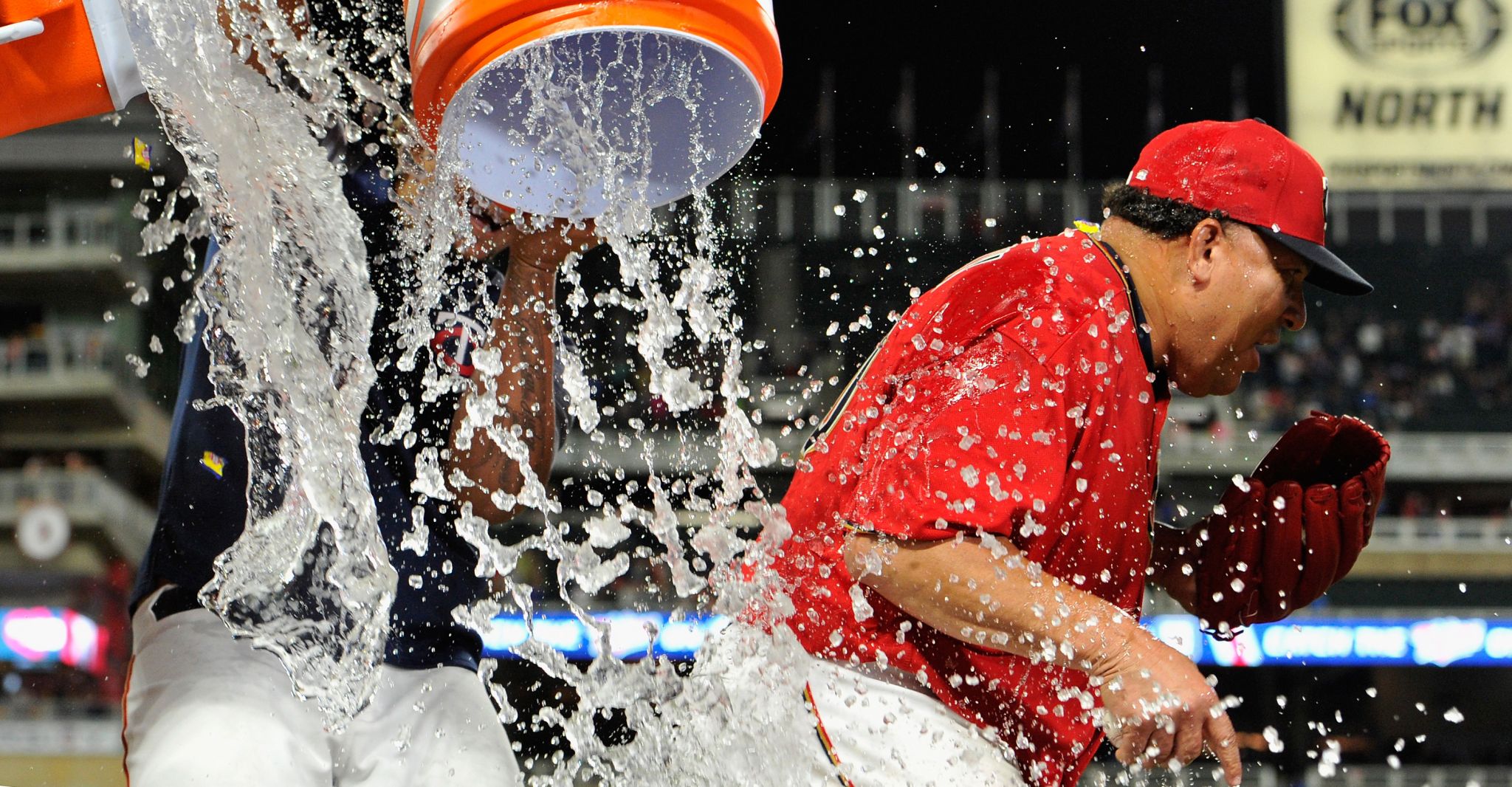 Twins' Bartolo Colon goes the distance in 8-4 win over Rangers